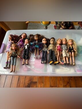 BRATZ Dolls 10 assorted dolls